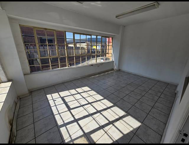 549M² WAREHOUSE TO LET IN MEADOWDALE